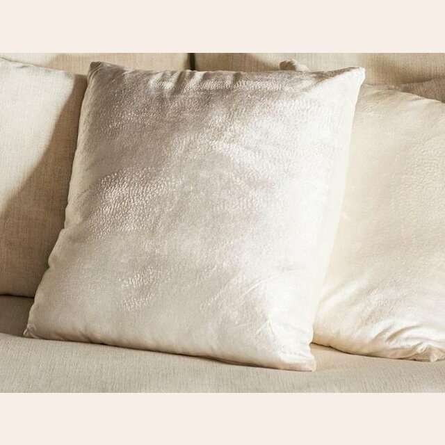 ALMOHADON VELVET - OFF WHITE -  45 X 45 CMS