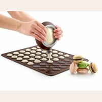 KIT MOLDE PARA 48 MACARRONES Y DECORADOR LEKUE