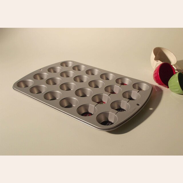MOLDE PARA MINI MUFFINS WILTON - 24 MUFFINS