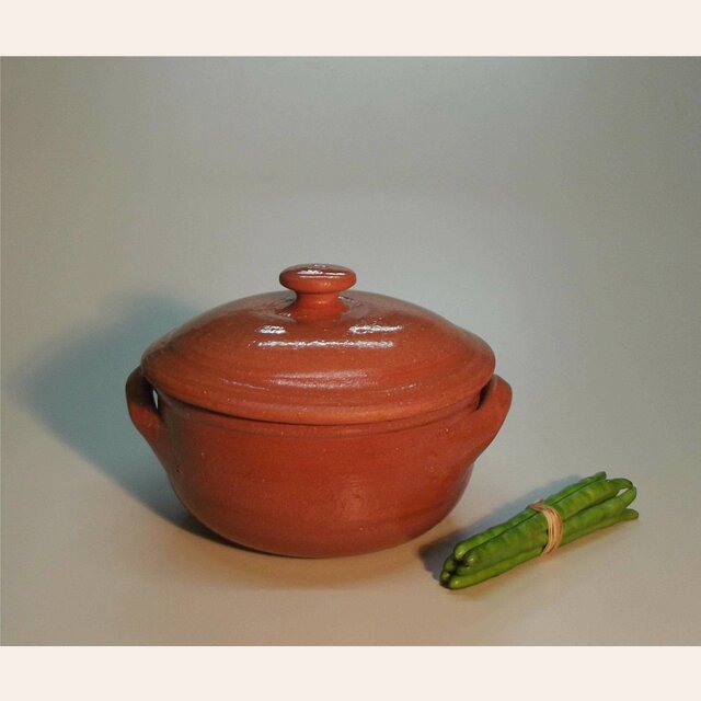OLLA DE BARRO VITRIFICADA CON TAPA - 26 CM
