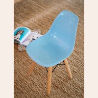 SILLA EAMES KIDS - CELESTE
