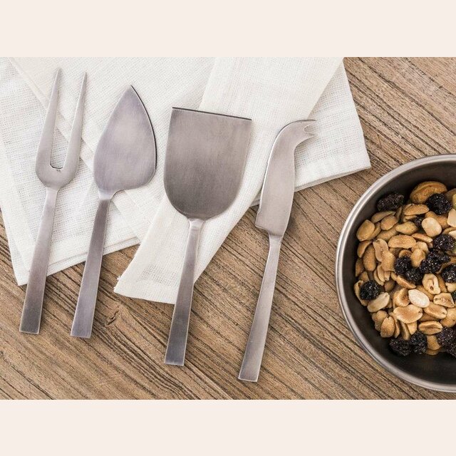 SET 4  CUCHILLOS DE QUESO - ANTIQUE SILVER