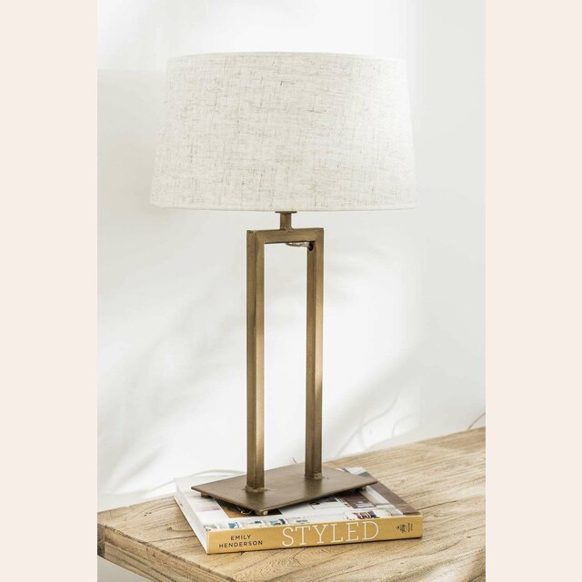 LAMPARA DE MESA GEOMETRICA - HIERRO DORADO