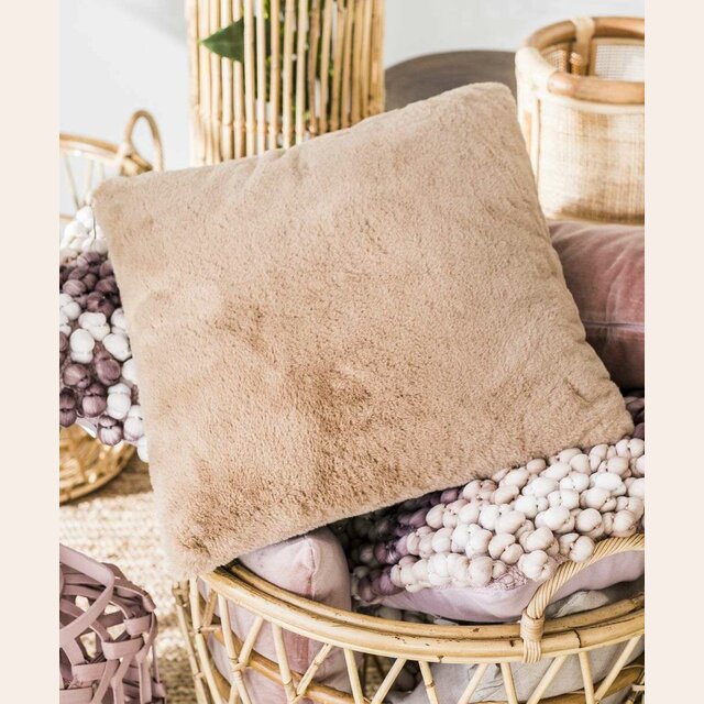 ALMOHADON PELO - CAMEL - 45 X 45 CMS