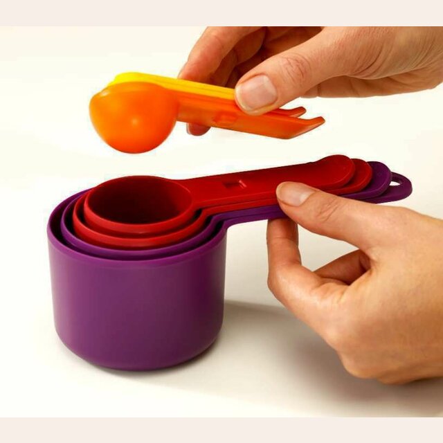 SET 4 TAZAS Y 4 CUCHARAS MEDIDA JOSEPH JOSEPH - MULTICOLOR