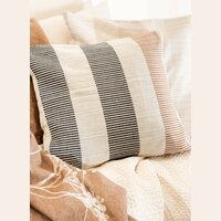 ALMOHADON RAYADO - CRUDOS Y NEGRO - 50 X 50 CMS