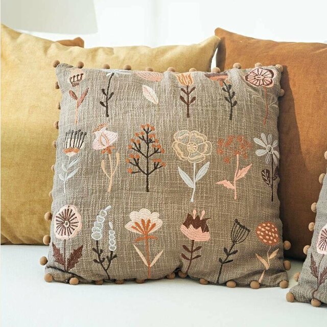 ALMOHADON FOREST - 100% ALGODON BORDADO - 45 X 45 CMS