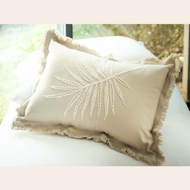 ALMOHADON BORDADO - 60 X 45 CMS
