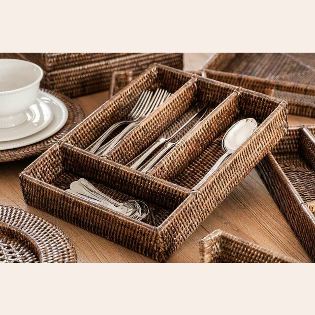 CUBIERTERA DE RATTAN