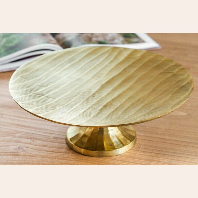 PLATO CON PIE / PEDESTAL DORADO 