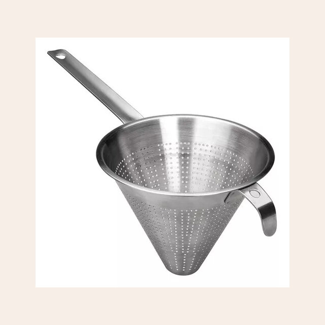 COLADOR CONICO DE ACERO INOX - ESPAÑOL - 22 CMS