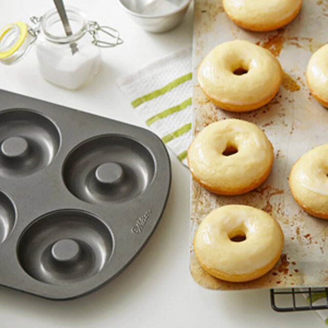 MOLDE PARA DONAS WILTON - 6 DONAS