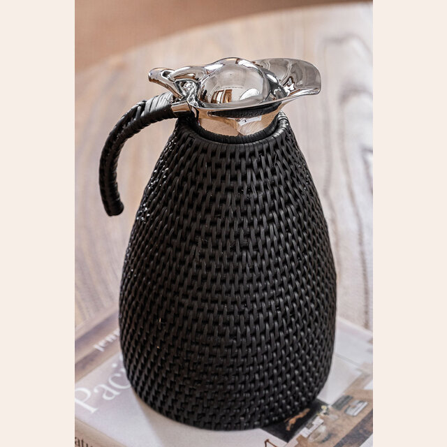 JARRA TERMICA - ACERO INOX Y RATTAN BLACK - 1.5 LTS