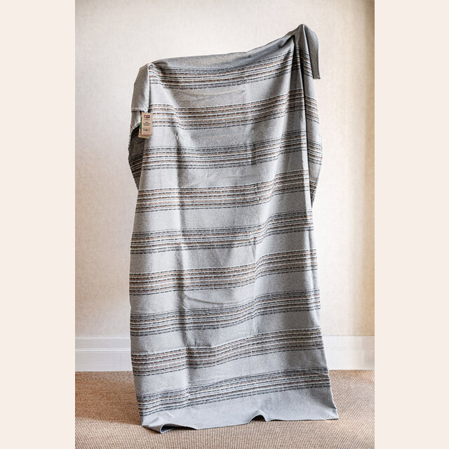 MANTA AUSTRIACA MINIMAL LINES GRIS - 2.00 X 1.40 MTS