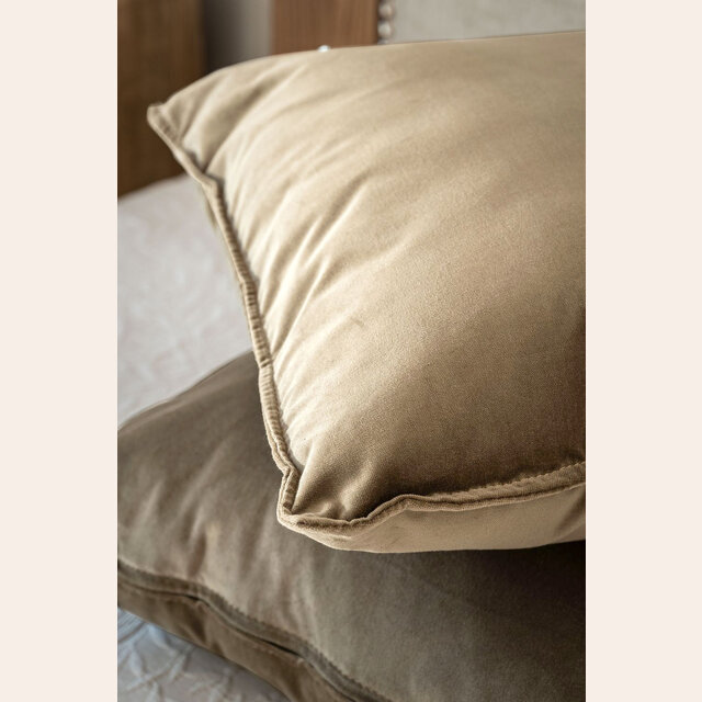 ALMOHADON TERCIOPELO OLIVA - 55 X 55 CMS