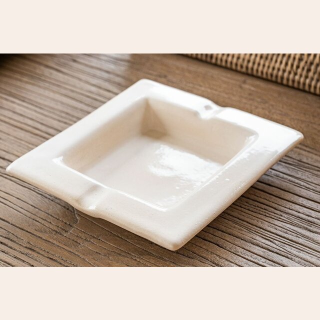 CENICERO CERAMICA - 18 X 18 CM.