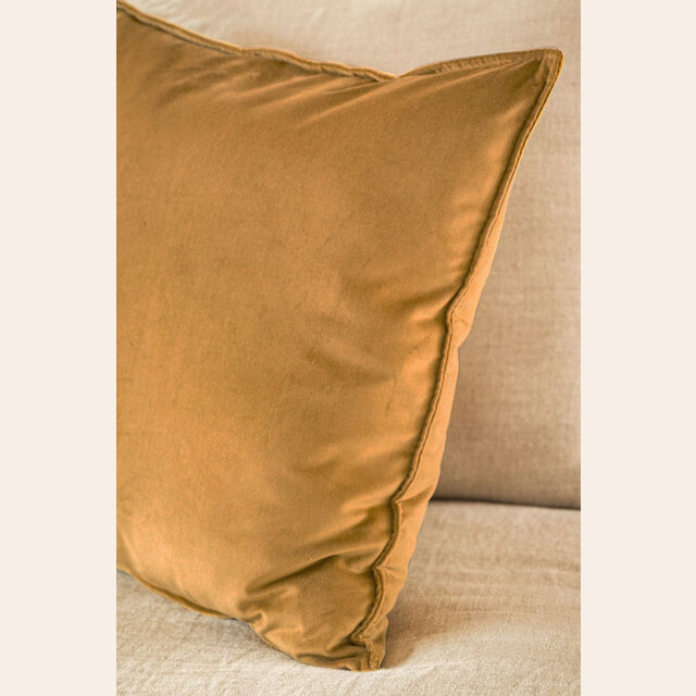 ALMOHADON TERCIOPELO ORO - 55 X 55 CMS