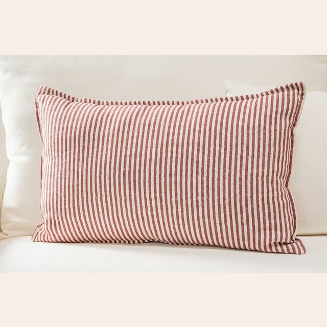 ALMOHADON 100% LINO RAYAS ROJAS - 70 X 43 CMS