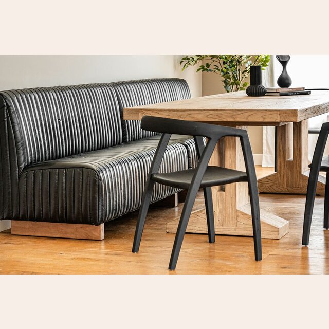 SILLON DE COMEDOR FERRARO - CUERO ITALIANO NEGRO - 1.53 MTS