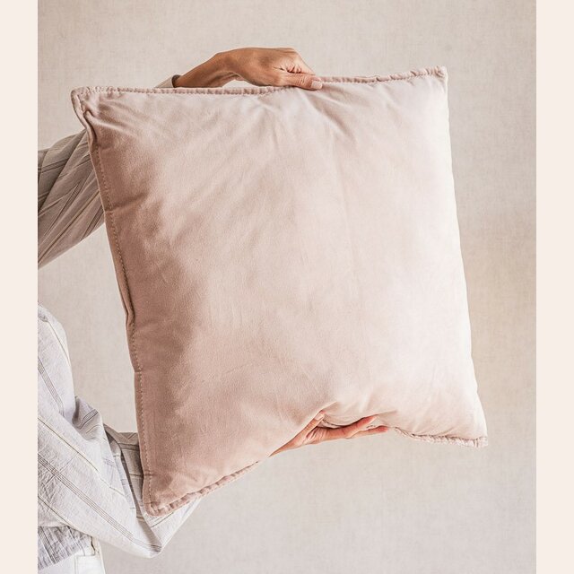 ALMOHADON TERCIOPELO ROSA - 55 X 55 CMS