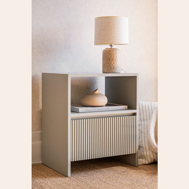 MESA DE LUZ STUDIO LAQUEADA - CALIZA