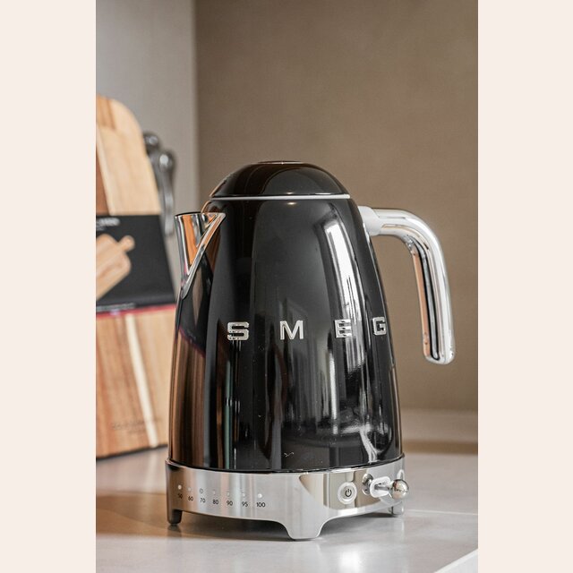 JARRA ELECTRICA SMEG - NEGRA