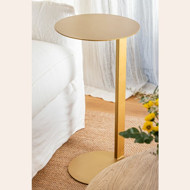 MESA AUXILIAR DE HIERRO DORADA