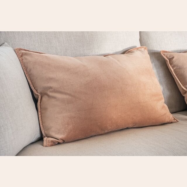 ALMOHADON TERCIOPELO ROSA VIEJO - 70 X 43 CMS